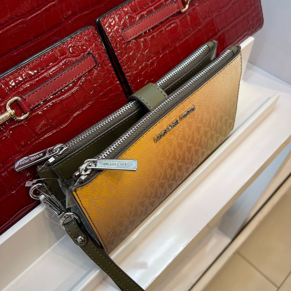 MICHAEL KORS Jet Set Lg Ombré Signature Logo Wristlet Phone Holder Wallet 
Olive - Picture 11 of 16